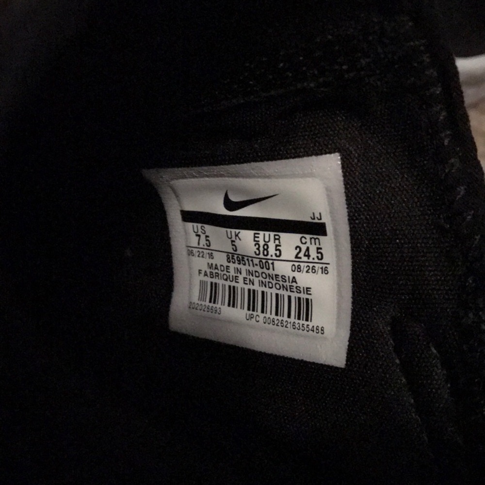 Black Leather Nike Huarache (7.5) - Picture 8 of 8